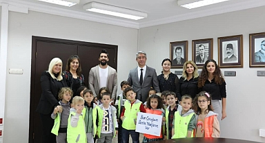 MARMARİS BELEDİYE BAŞKANI OKTAY MİNİK ÖĞRENCİLERİ AĞIRLADI