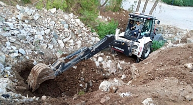 MARMARİS'TE BELEDİYE EKİPLERİNİN YAĞMUR MESAİSİ