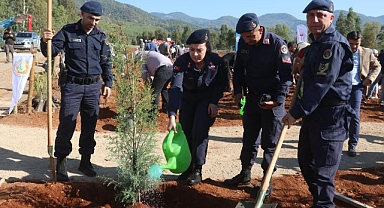 MİLLİ AĞAÇLANDIRMA GÜNÜ'NDE FİDAN DİKİM ETKİNLİĞİ GERÇEKLEŞTİRİLDİ