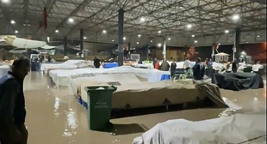 MUĞLA’DA ŞİDDETLİ YAĞIŞ SEMT PAZARINI SULAR ALTINDA BIRAKTI