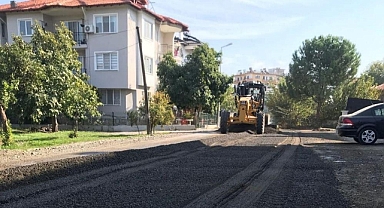 ORTACA BELEDİYESİ YOL YENİLEME ÇALIŞMALARINI SÜRDÜRÜYOR