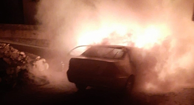 OTOMOBİL, ALEV ALEV YANDI