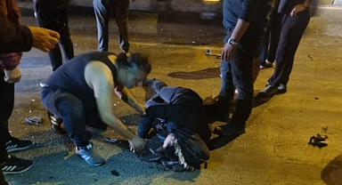 OTOMOBİL MOTOSİKLETLE ÇARPIŞTI: 1'İ AĞIR 4 KİŞİ YARALI