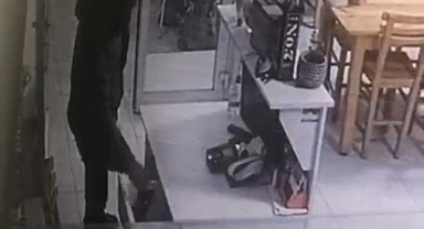 RAHAT TAVIRLARIYLA GELDİ, ÇEKMECEDEKİ PARALARI ALIP GİTTİ