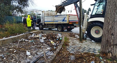 SAĞANAK YAĞIŞTA BÜYÜKŞEHİR EKİPLERİ TEYAKKUZDA