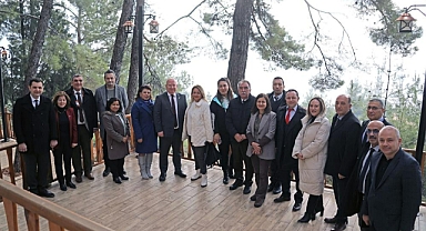 BAŞKAN GÜMÜŞ BİRİM MÜDÜRLERİNİN YENİ YILINI KUTLADI