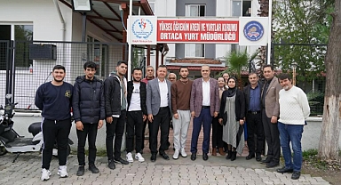 BAŞKAN UZUNDEMİR ÜNİVERSİTE ÖĞRENCİLERİ İLE BİR ARAYA GELDİ