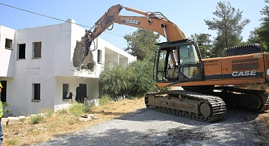 BODRUM’DA 1 YILDA 210 KAÇAK YAPI YIKILDI