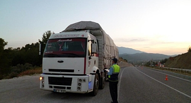 BÜYÜKŞEHİR ZABITA YOLLARDA 925 DENETİM GERÇEKLEŞTİRDİ