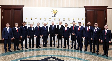 CUMHURBAŞKANI ERDOĞAN, BÜYÜKŞEHİR BELEDİYE MECLİSİNİN AK PARTİ GRUP BAŞKANVEKİLLERİNİ KABUL ETTİ