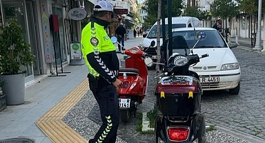 DATÇA’DA TRAFİK EKİPLERİ ENGELLERİ KALDIRIYOR