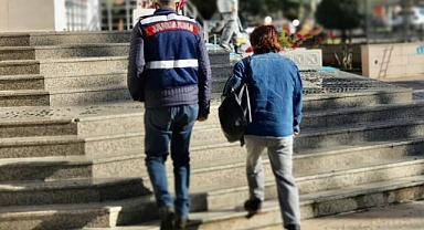 FETHİYE’DE 7 YIL HAPİS CEZASI İLE ARANAN KADIN YAKALANDI