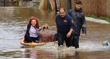 FETHİYE'DE BİRÇOK EVİ SU BASTI