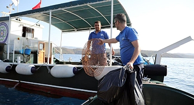 GÖKOVA KÖRFEZİNDE 19 TON ÇÖP TOPLANDI