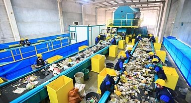 GÜNDE 180 TON EVSEL ATIK AYRIŞTIRILIYOR