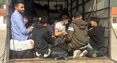 JANDARMA KASIM AYINDA 887 DÜZENSİZ GÖÇMEN YAKALADI