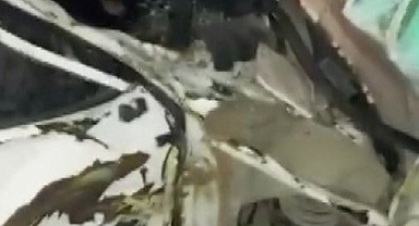 KAMYONA ARKADAN ÇARPAN ARAÇ HURDAYA DÖNDÜ: 2 AĞIR YARALI