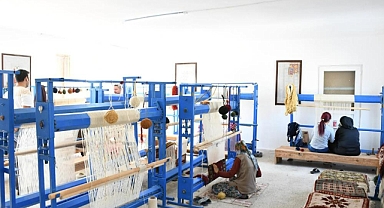 KÖY YAŞAM MERKEZİ'NDE 3 KUŞAK BİRLİKTE EĞİTİM GÖRÜYOR