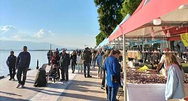 KÖYCEĞİZ'DE VATANDAŞLAR SICAK HAVANIN KEYFİNİ ÇIKARDI