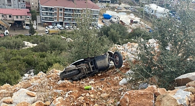 LİSE ÖĞRENCİLERİ KAZA YAPTI 2 YARALI