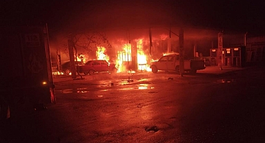 MUĞLA’DAKİ YANGINDA 4 ARAÇ, BİR İŞYERİ KÜLE DÖNDÜ