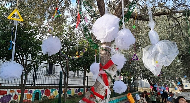 OKUL BAHÇESİNDE ZEYTİN HASADI