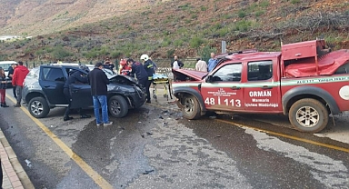 ORMAN ARACI İLE OTOMOBİL ÇARPIŞTI: 3 YARALI