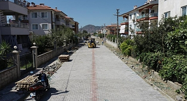 ORTACA’DA YOLLARA KİLİTLİ PARKE DÖŞENİYOR