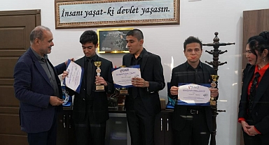 ÖZEL SPORCULAR KUPALARI İLE UZUNDEMİR’İ ZİYARET ETTİ