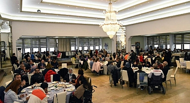 VALİ TAVLI ‘ENGEL TANIMAYAN’ DOSTLARIYLA BİR ARAYA GELDİ