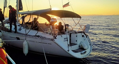 YELKENLİ TEKNEDE 75 DÜZENSİZ GÖÇMEN YAKALANDI