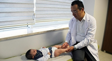 YENİ DOĞAN ÇOCUKLARA KALÇA ULTRASONU UYARISI