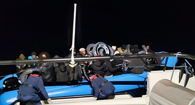 18 DÜZENSİZ GÖÇMEN KURTARILDI, 35'İ YAKALANDI