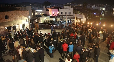 BELEDİYE PERSONELİ YENİ YILI KUTLADI