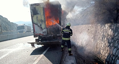 BOYA YÜKLÜ KAMYONDAKİ YANGIN SÖNDÜRÜLDÜ