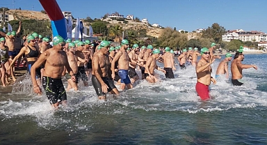 DATÇA'DA KULAÇLAR 'CUMHURİYET' İÇİN ATILDI