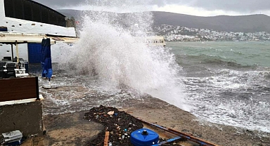 DENİZLERDE FIRTINA UYARISI
