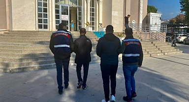 FETHİYE’DE KESİNLEŞMİŞ HAPİS CEZASI BULUNAN 2 FİRARİ YAKALANDI