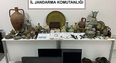 JANDARMA UYUŞTURUCU BASKINI YAPTI EVDEN TARİHİ ESER FIŞKIRDI