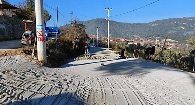 KIRSAL MAHALLELERDE YOL ÇALIŞMALARI SÜRÜYOR