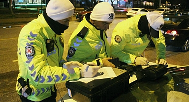 TRAFİKÇİLERDEN UYUŞTURUCU TEST KİTLİ DENETİM
