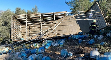 TÜP YÜKLÜ KAMYON UÇURUMA YUVARLANDI