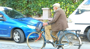 ULA'DA 7'DEN 70'E VATANDAŞLAR BİSİKLET KULLANIYOR