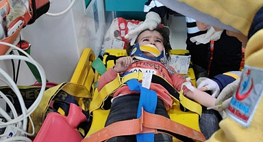 2 YAŞINDAKİ ÇOCUK İLE ANNESİ 26 SAAT SONRA SAĞ ÇIKARILDI