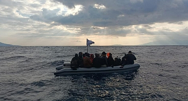 20 DÜZENSİZ GÖÇMEN KURTARILDI, 48'İ YAKALANDI