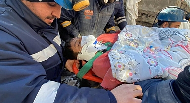 59 SAAT SONRA ENKAZ ALTINDAN ÇIKARILDI