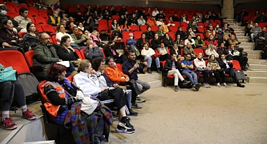 AFET GÖNÜLLÜLERİ TOPLANTIDA BİR ARAYA GELDİ