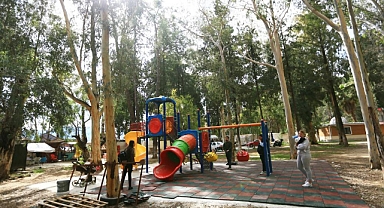 AKYAKA'DA DEPREMZEDE ÇOCUKLAR İÇİN OYUN PARKI