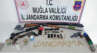 ANTİK TABANCAYI SATMAK İSTERKEN YAKALANDI
