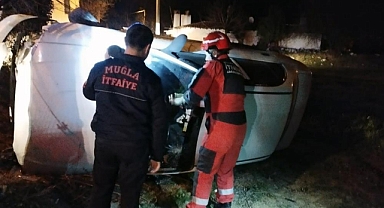 ARAÇTA SIKIŞAN VATANDAŞI İTFAİYE EKİPLERİ KURTARDI